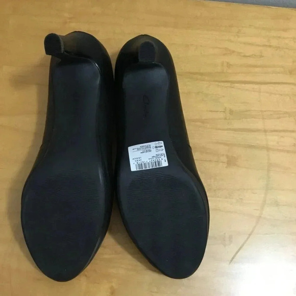 NEW  Clarks Womens Adriel Viola Leather Pump black Office Classic Sz 8.5 M - Picture 8 of 9